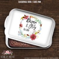 Hausaufmunterung Geschenk Gastgeberin Hochzeitsgeschenk Personalisiert Kuchenform Auflaufform Hochzeit Personalisiertes Pcd4 Hausaufmunterung Geschenk Gastgeberin Hochzeitsgeschenk Personalisiert Kuchenform Auflaufform Hochzeit Personalisiertes Pcd4 von DesignsbyLindaNeeToo