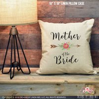 Mutter Der Braut Hochzeitsgeschenk Von Personalisierte Kissen Für Geschenk Die Tochter Hochzeit Andenken Pcp33 von DesignsbyLindaNeeToo