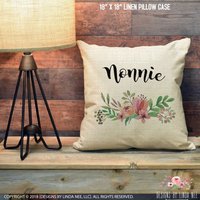 Nonnie Kissen Geschenk Für Mama Custom Großmutter Kissenbezug Akzent Mutter Tagesgeschenk Personalisierte Werfen #nonnielife Pcp45 von DesignsbyLindaNeeToo