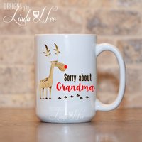 Oma Bekam Überfahren Ein Rentier Weihnachten Becher, Lustige Kaffeetasse, Weihnachts-Geschenk-Becher, Rudolph Kaffee Becher Urlaub Mug Mho10 von DesignsbyLindaNeeToo