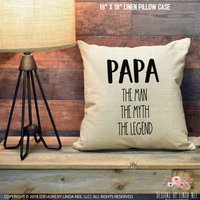 Papa Der Mann Mythos Die Legende Kissen Akzent Höhle Zimmer Dekor Vatertag Geschenk Für Papa Pcp29 von DesignsbyLindaNeeToo