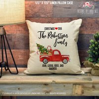 Personalisierte Weihnachten Kissen Abdeckung Familie Dekor Benutzerdefinierte Familienname Einweihungsparty Geschenk Pch12 von DesignsbyLindaNeeToo
