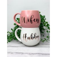 Hubby & Wifey Coral White Hug Tasse Set 450Ml Paar von Designsbyaliciaa