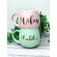 Hubby & Wifey Pink Und Lime Umarmung Tasse Set 450Ml von Designsbyaliciaa