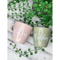 Mann Und Frau Becher Paar Set Grün Rosa Kaffeetasse von Designsbyaliciaa