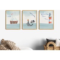 Bilder Kinderzimmer Blau, Jungenzimmer Maritim Poster 3Er Set, Wandgestaltung Robbe Bilderset Junge, Wandbilder, Tiere Küste Möwe Babyzimmer Bilder Kinderzimmer Blau, Jungenzimmer Maritim Poster 3Er Set, Wandgestaltung Robbe Bilderset Junge, Wandbilder, Tiere Küste Möwe Babyzimmer von Designstage