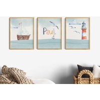 Kinderzimmerdeko Junge Blau, Maritim Wandgestaltung Idee Poster Set Jungenzimmer, Name Wandbilder, 3Er Bilder Tiere, Küste Möwe Anker, Blau Kinderzimmerdeko Junge Blau, Maritim Wandgestaltung Idee Poster Set Jungenzimmer, Name Wandbilder, 3Er Bilder Tiere, Küste Möwe Anker, Blau von Designstage