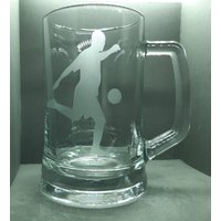 Fußballspieler Handgeätzter Pintglas-Krug - Personalisiert von DesirableIcon