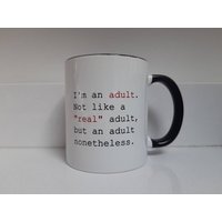 Kein Echter Erwachsener.... Lustige Keramik Tasse von DesirableIcon