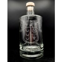 Outlander Inspiriert Lallybroch Crest Geätzte 700Ml Glasflasche - Personalisiert von DesirableIcon