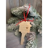 Erste Weihnachten in Unserem Neuen Zuhause 2023 Laser Cut Schlüssel Ornament | Key Home Christbaumschmuck von Desireesbeadboutique
