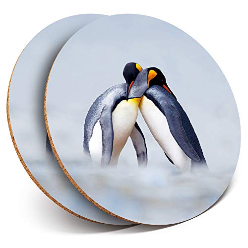 Destination Vinyl-Untersetzer, rund, mit niedlichem Pinguin-Paar, Hug Love Drink, glänzend, für jeden Tischtyp #2096 von Destination Vinyl Ltd