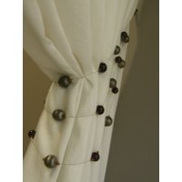 Antik-Schwarz Metallic Kugeln & Perlen Vorhänge Dreifach Embrasse Raffhalter | 1 Meter Länge Quaste Und Metalldrapieren Antik-Schwarz Metallic Kugeln & Perlen Vorhänge Dreifach Embrasse Raffhalter | 1 Meter Länge Quaste Und Metalldrapieren von DetailsTrimmings