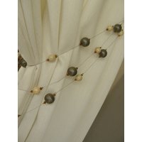 Antike-Ecru Metallic Kugeln & Perlen Vorhänge Dreifach Embrasse Raffhalter | 1 Meter Länge Quaste Und Metallvorhänge Antike-Ecru Metallic Kugeln & Perlen Vorhänge Dreifach Embrasse Raffhalter | 1 Meter Länge Quaste Und Metallvorhänge von DetailsTrimmings