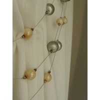 Silber-Ecru Metallic Kugeln & Perlen Vorhänge Dreifach Embrasse Raffhalter | 1 Meter Länge Quaste Und Metallvorhänge Silber-Ecru Metallic Kugeln & Perlen Vorhänge Dreifach Embrasse Raffhalter | 1 Meter Länge Quaste Und Metallvorhänge von DetailsTrimmings