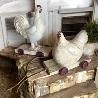 Hühner Huhn Hahn Auf Rollen 2 Varianten Landhausstil Farmhouse Shabby Polyresin von Detailverliebthome