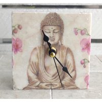 Uhr Aus Marmorfliese Inkl. Holzständer, Kleine Tischuhr, Regaluhr, Standuhr Mit Buddha Motiv von DevinitaArtCreation