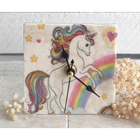 Uhr Aus Marmorfliese Inkl. Holzständer, Kleine Tischuhr, Regaluhr, Standuhr Mit Einhorn Motiv von DevinitaArtCreation