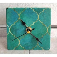 Uhr Aus Marmorfliese Inkl. Holzständer, Kleine Tischuhr, Regaluhr, Standuhr Mit Orientalisch Motiv von DevinitaArtCreation