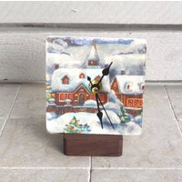 Uhr Aus Marmorfliese Inkl. Holzständer, Kleine Tischuhr, Regaluhr, Standuhr Mit Haus Im Schnee von DevinitaArtCreation