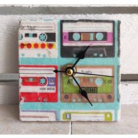 Uhr Aus Marmorfliese Inkl. Holzständer, Kleine Tischuhr, Regaluhr, Standuhr Mit Kassetten Den 90Er Jahren in Verschiedenen Farben Uhr Aus Marmorfliese Inkl. Holzständer, Kleine Tischuhr, Regaluhr, Standuhr Mit Kassetten Den 90Er Jahren in Verschiedenen Farben von DevinitaArtCreation