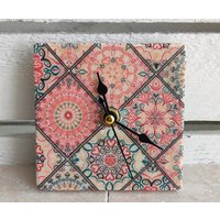 Uhr Aus Marmorfliese Inkl. Holzständer, Kleine Tischuhr, Regaluhr, Standuhr Mit Orientalisch Motiv von DevinitaArtCreation