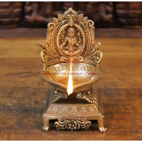 Mahalakshmi Lampen Aus Messing in Goldener Glasur | Paar Mit Sockel von DharmaStatues