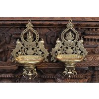 Messing Devya Kalash Ganesha & Lakshmi Wandlampen - Südindien Make Dharma Exclusive von DharmaStatues