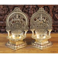 Messing Yaksha Rahmen Maha Yagya Lakshmi Ganesha Diyas | Große Öllampen - Verglasung Gold Finish Dharma Exclusive von DharmaStatues