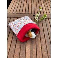 Kuschelsack/Schlafsack Kuschelhöhle Meerschweinchen Guinea Pig -Kirschen/Rot von DiBisPipiPad