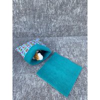 Kuschelsack Inkl. Pipipad Meerschweinchen -Frühling/Petrol von DiBisPipiPad