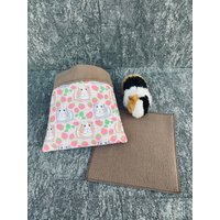 Kuschelsack Inkl. Pipipad Meerschweinchen Guinea Pig -Himbeeren/Hellbraun von DiBisPipiPad