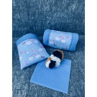 Set Kuschel-Tunnel/Kuschel-Sack Inkl. Pipipad Meerschweinchen "Wolken Hellblau" von DiBisPipiPad