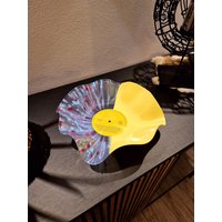 Bunte Schallplatten Schale Aus Einer Echten Vinyl Schallplatte Die Zu Einem Außergewöhnlichen Dekoration/Kunstobjekt Verarbeitet Wurde von DiWaUpcycling