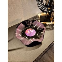 Bunte Schallplatten Schale Aus Einer Echten Vinyl Schallplatte Die Zu Einem Außergewöhnlichen Dekoration/Kunstobjekt Verarbeitet Wurde Bunte Schallplatten Schale Aus Einer Echten Vinyl Schallplatte Die Zu Einem Außergewöhnlichen Dekoration/Kunstobjekt Verarbeitet Wurde von DiWaUpcycling