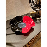 Bunte Schallplatten Schale Aus Einer Echten Vinyl Schallplatte Die Zu Einem Außergewöhnlichen Dekoration/Kunstobjekt Verarbeitet Wurde von DiWaUpcycling