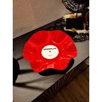 Bunte Schallplatten Schale Aus Einer Echten Vinyl Schallplatte Die Zu Einem Außergewöhnlichen Dekoration/Kunstobjekt Verarbeitet Wurde von DiWaUpcycling