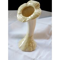 Vintage Belleek Vase Cob Luster Parian Ware, Hergestellt in Irland von DianaVintageEmporium