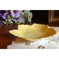 Belleek Blattförmige Trinket Schale, Parian Ware, Sammlerstück von DianaVintageEmporium