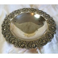 Versilberte Schale Mit Jugendstil-Blumenmuster-Bordüre von DianaVintageEmporium