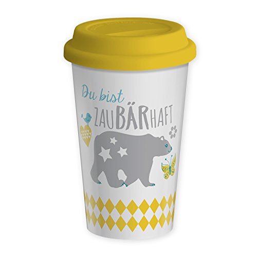 Die Geschenkewelt 43579 Becher mit Bär und Spruch Du bist zaubärhaft, Porzellan, 43 cl, mit Silikon-Deckel, gelb, pastell-farben Die Geschenkewelt 43579 Becher mit Bär und Spruch Du bist zaubärhaft, Porzellan, 43 cl, mit Silikon-Deckel, gelb, pastell-farben von Die Geschenkwelt