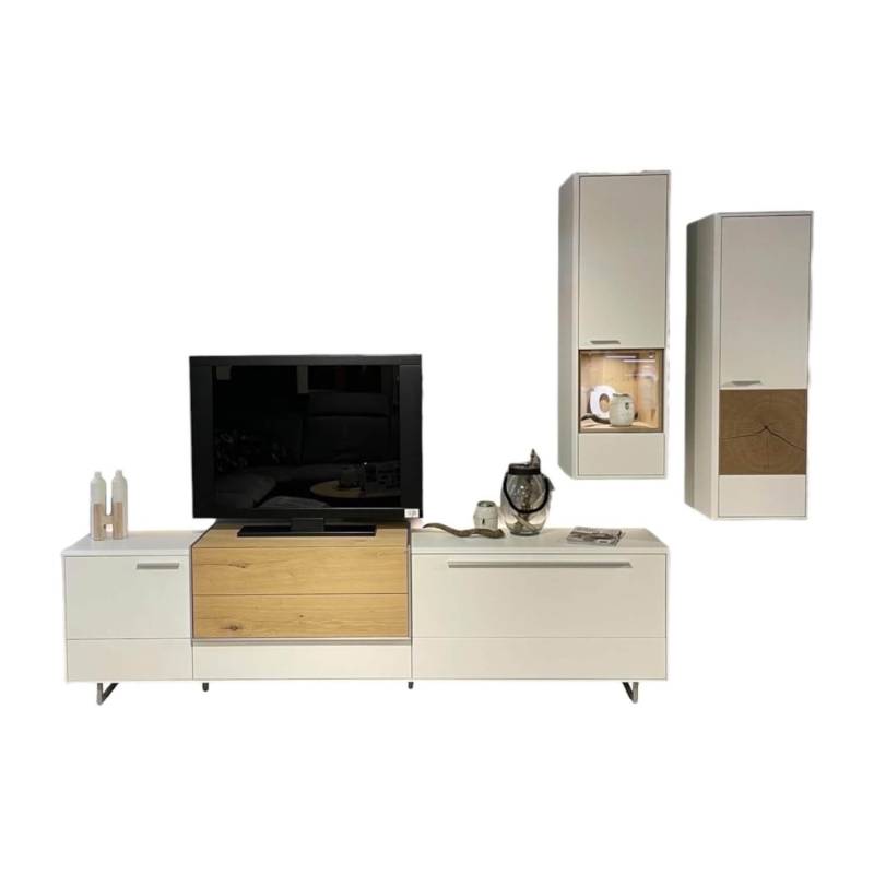 Wohnwand 2102 Mattlack Kristallweiß Absetzung Asteiche Hell Furniert Inklusive B... von Die Hausmarke