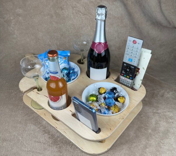 Die Schreiner Christoph Siegel Couchbar • Snackbar • Sofa-Bar • Couchbutler • Snackbox • gemütlicher Sofaabend • Männergeschenk • Geburtstagsgeschenk • Hochzeit • Größe L von Die Schreiner Christoph Siegel