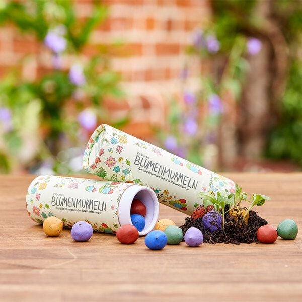 Die Stadtgärtner Blumenmurmeln das Original in der Dose I 25 handgemachte & kunterbunte Samenbomben mit Blumen-Saatgut I Geschenk Kinder & Kids I Mitgebsel Kindergeburtstag I 100% ökologisch & min. 2 J. haltbar Die Stadtgärtner Blumenmurmeln das Original in der Dose I 25 handgemachte & kunterbunte Samenbomben mit Blumen-Saatgut I Geschenk Kinder & Kids I Mitgebsel Kindergeburtstag I 100% ökologisch & min. 2 J. haltbar von Die Stadtgärtner