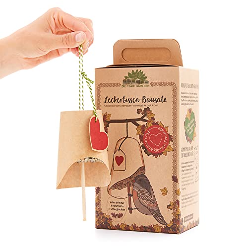 Die Stadtgärtner Futterglocken-Bausatz I DIY für DREI Meisenknödel I Futterglocken für Vögel selbst Machen I Basteln für die ganze Familie I Liebevoll verpackt in Handarbeit in Deutschland Die Stadtgärtner Futterglocken-Bausatz I DIY für DREI Meisenknödel I Futterglocken für Vögel selbst Machen I Basteln für die ganze Familie I Liebevoll verpackt in Handarbeit in Deutschland von Die Stadtgärtner
