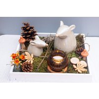 Herbst Dekoration Mäuse - Arrangement Deko Tablett Maus Mit Moos Glas Windlicht Tannenzapfen Minivase Und Blümchen in Herbstlichen Farben von DieDekobude
