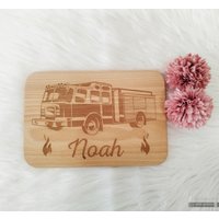 Frühstücksbrettchen Holzbrett Vesperbrettchen Mit Name Feuerwehrfahrzeug von DieGrueneGiraffe