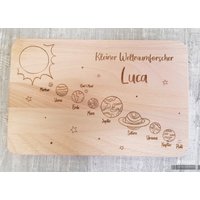 Frühstücksbrettchen Holzbrett Vesperbrettchen Mit Name Planeten/Weltraum Sterne Geschenkidee von DieGrueneGiraffe