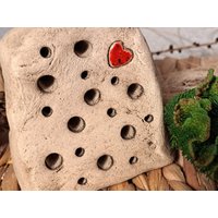Handgefertigter Keramik Bienenstein Mit Herz von DieKeramikmacherin