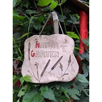 Handgefertigtes Keramik Schild "Naturgarten" von DieKeramikmacherin